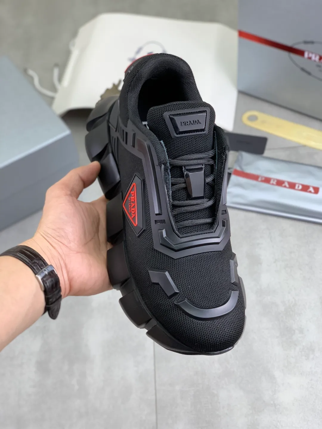 Men's shoes 💰P580💰 [New style] High version official website popular models are on the market, 🆘 Trendy brand (Prada) mainly promotes popular models, avant-garde and versatile fashion men's shoes private version mold opening, cowhide surface splicing 1:1.. Fashionable and simple, original imported cowhide lining cowhide feet; the atmosphere and personality are more fashionable, eye-catching and pursuing class. It will subvert the old idea and be a must-have for fashion trendsetters with you! Must keep it for yourself! Tall and comfortable, large and low, high-end quality workmanship. Size: 38-45; 4️⃣ colors available.